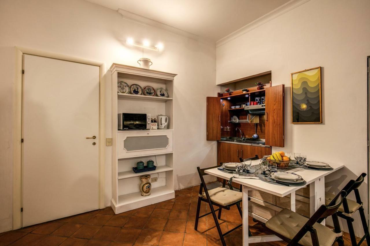 רומא Colosseum Forum Apartment מראה חיצוני תמונה